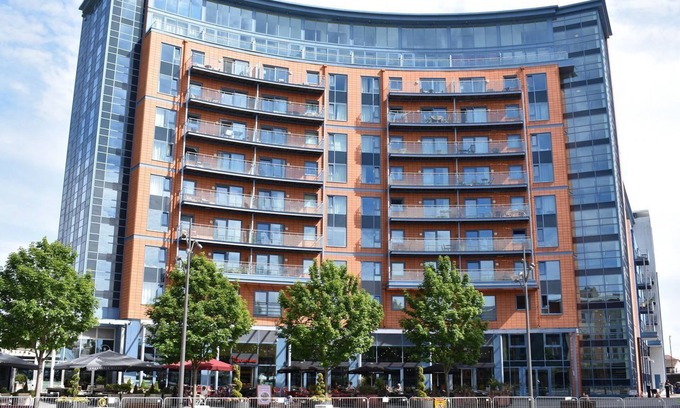 Portsmouth Cabaña | 2 bedroom accommodation in Gunwharf Quays, near Portsmouth