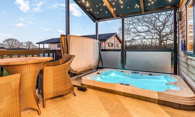 Saintbury Chalet De Esquí | 2 bedroom accommodation in Snitterfield, Stratford Upon Avon