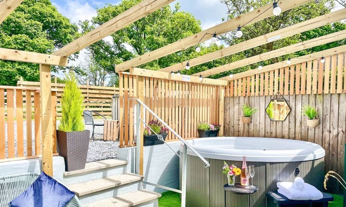 Llanboidy Cabaña | 2 bedroom accommodation in Llanboidy, near Laugharne