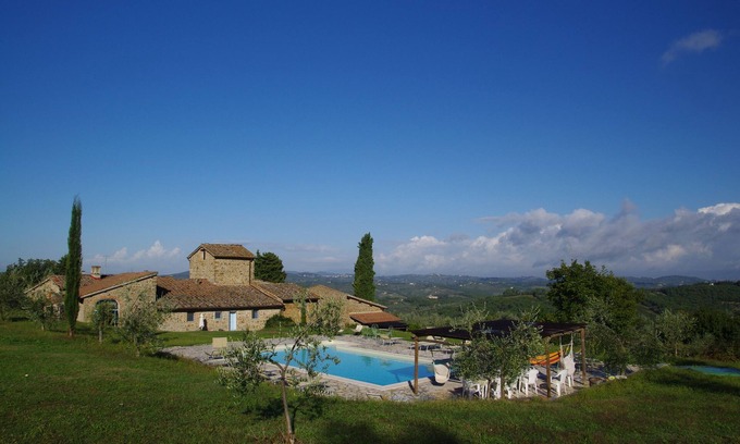 Greve in Chianti Apartamento | Apartamento de 2 dormitorios en zona agrícola con piscina.