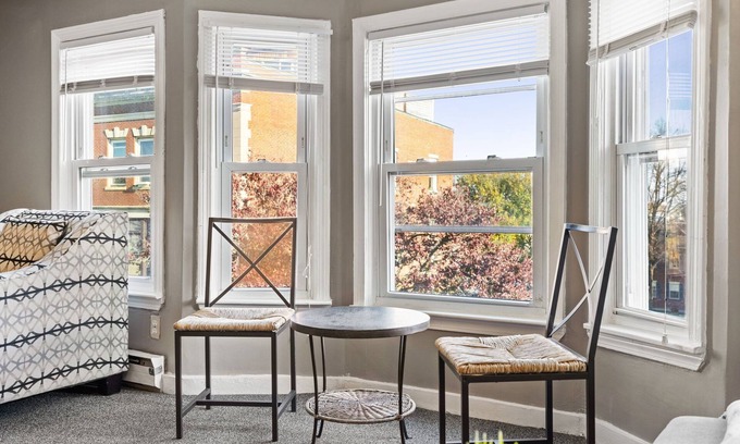 Beverly Apartamento | 2 Bedroom Apartment Downtown Beverly~8 Mins to Salem~King Beds