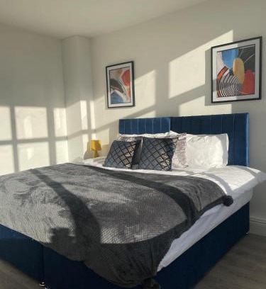 Flitwick Apartamento | 2 Bedroom Apartment - Flitwick - Contractor Friendly - Tourist Ready - Full Kitchen - WiFi - Smart TV - Sofa Bed - FREE Parking - Ideal for Short or Long Stays
