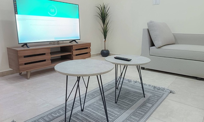 Dammam Apartamento | 2-bedroom apartment in charming Dammam with AC, WiFi, kitchen and washingmachine