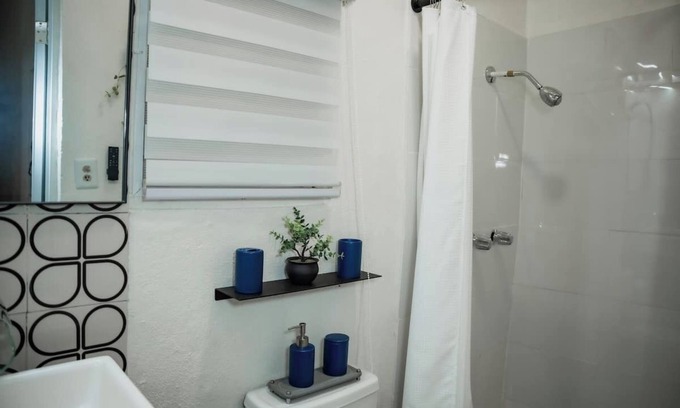 Catano Apartamento | 2 bedroom apartment in fun Catano with AC, Walk to Bars, Ferry to Old San Juan