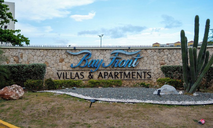 Portmore Apartamento | 2-bedroom apartment in enchanting Portmore with WiFi, AC right on the beach side