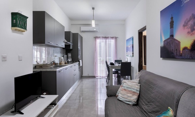 Gzira Apartamento | 2-bedroom apartment in Gżira with AC