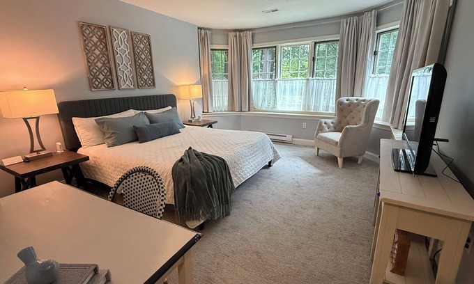 Woodville Apartamento | 2-bedroom apartment in welcoming Hopkinton with Full Kitchen, Laundry, Patio