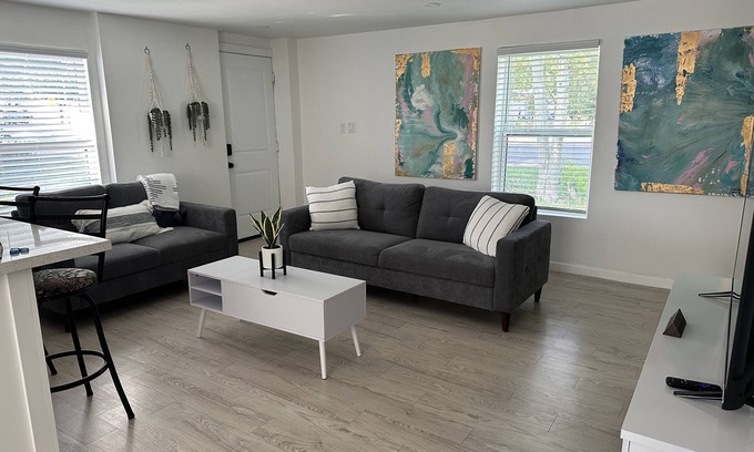 Brownsville Apartamento | 2-bedroom apartment just 4 minutes drive to Gladys Porter Zoo
