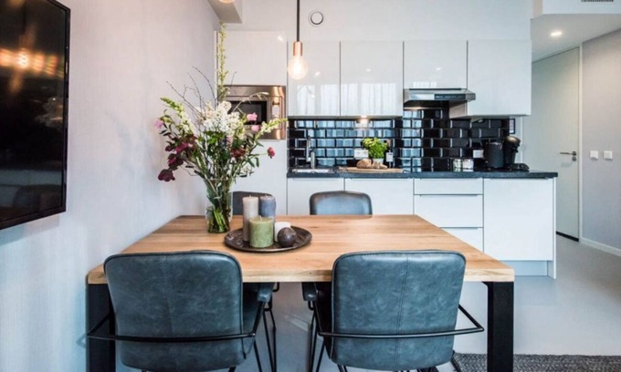 Amsterdam East Apartamento | 2 Bedroom Apartment With Fantastic View Overlooking the Canal