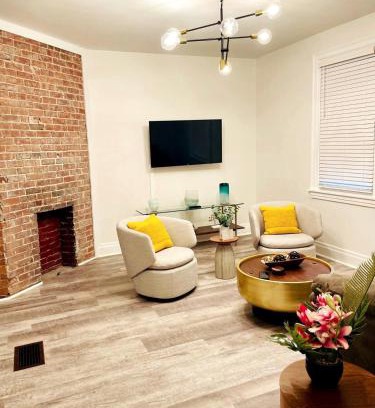 Brighton Heights Casa | 2 Bedroom Apt - Stylish, Modern, And Convenient!