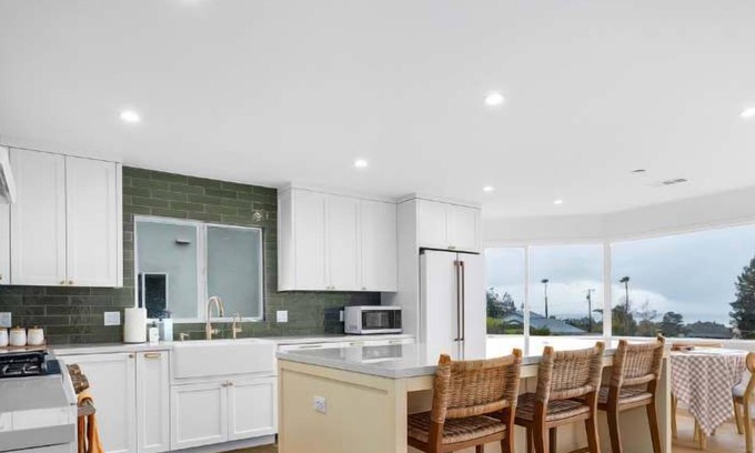 Aptos Casa | 2 Bedroom Aptos Home With Ocean View!