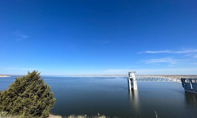 Lemoyne Complejo | 2-bedroom at resort on LAKE MCCONAUGHEY neighboring restaurant & bar
