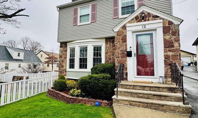 Belleville Casa | 2-bedroom basement apartment in welcoming Belleville with WiFi, AC