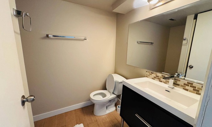 Forest Lawn Casa | 2 Bedroom Basement