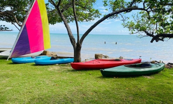 Frome Cabaña | 2 Bedroom Beach House at Bluefields Bay