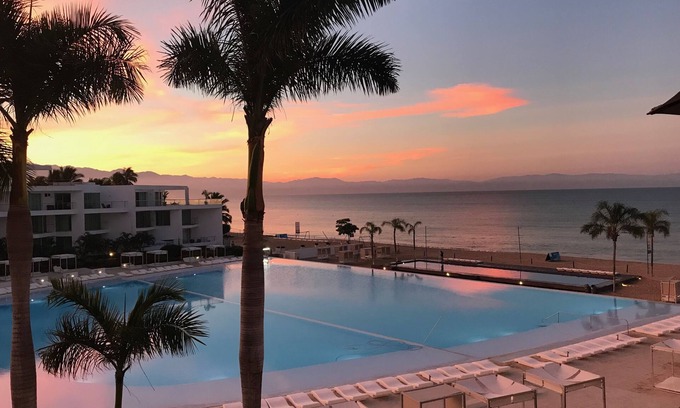 Flamingos Condominio | Condominio de 2 dormitorios frente al mar, hermosas vistas al mar y a la piscina