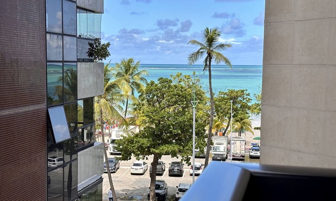 Pajucara Apartamento | Beachfront apartment with 2 bedrooms in Pajuçara