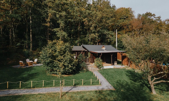 Sevry Chalet De Esquí | 2-bedroom chalet with outdoor spa, pétanque court & children cabin in Ardennes