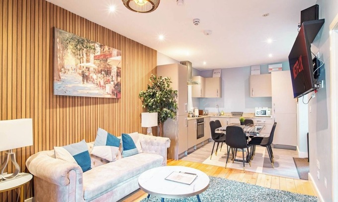 Sheffield Casa | Boutique 2-Bed Apartment in Central Sheffield | Vibrant City Base + Netflix