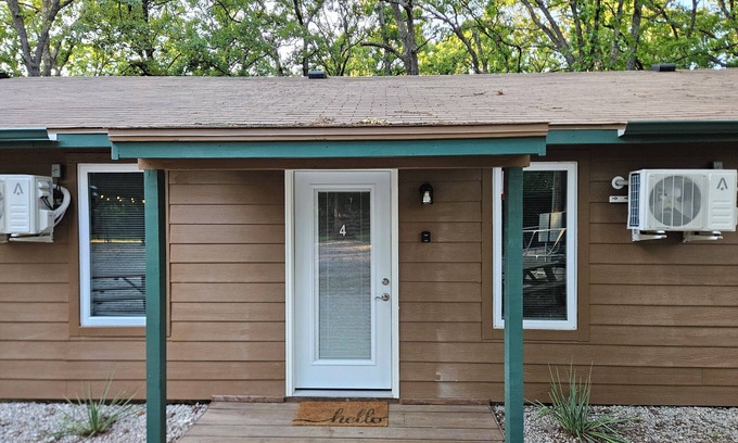 Lebanon Condominio | 2-bedroom Condo #4 at Bennettscape Lodge with AC, WiFi by Bennett Spring Park MO