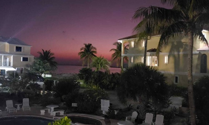 Bahamas Terrace Condominio | 2-bedroom condo in oceanfront complex in Freeport with pool, WiFi, beach chairs.