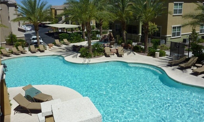 Rhodes Ranch Condominio | 2 Bedroom Condo in Prime Location in Southwest Las Vegas w/Pool and Gym Access