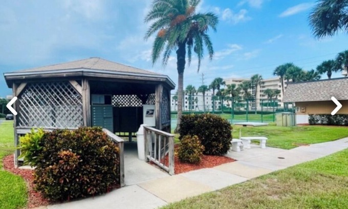 Indialantic Condominio | 2-bedroom condo in peaceful Indialantic with amenities, minimum rental-60 days