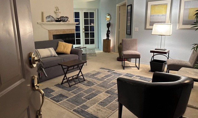 Tucson Condominio | 2-bedroom condo in welcoming Tucson with AC, fitness room. Start relaxing now