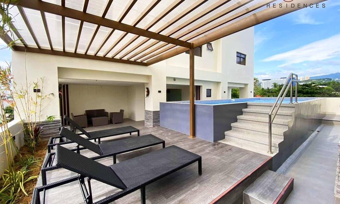 Mandaue Condominio | 2 bedroom condo near Ayala Center Cebu and SM City Cebu with AC, gym,WiFi & pool