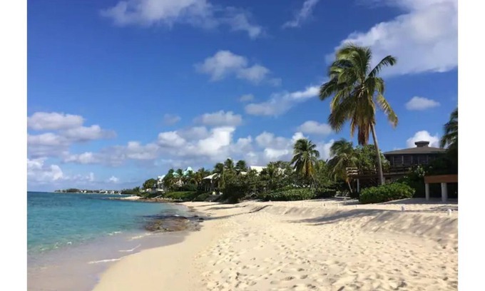 West Bay Casa | 2 bedroom condo with pool close to the beach