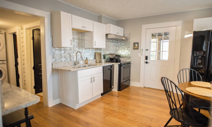Danville Cabaña | 2-Bedroom Cottage / Near Sovah Health, Casino & Averett University /