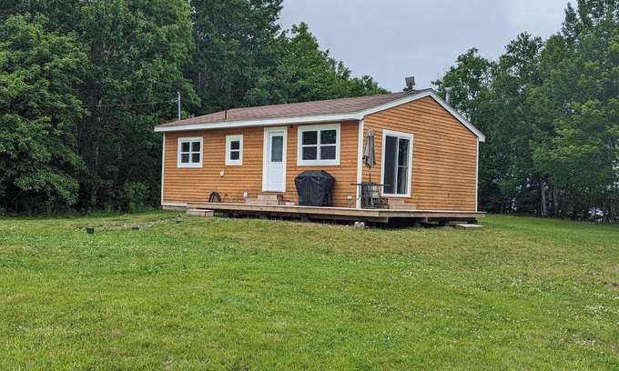 Inverness County Cabaña | 2-Bedroom Cottage On Lake Ainlsie Private Beach, Enjoy Fishing & Swimming.