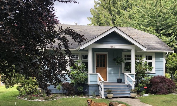 Powell River Casa | 2 Bedroom Country Cottage with Fully Fenced Yard