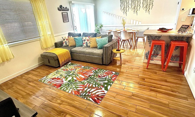 Vernon Condominio | 2 bedroom cozy condo with parking on premises