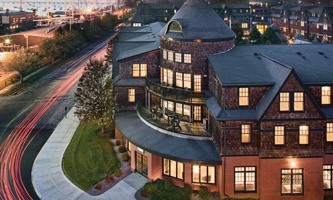 The Point Condominio | 2 Bedroom Deluxe Condo, Kitchen, Sleeps 6, Downtown Newport, Long Wharf Resort!