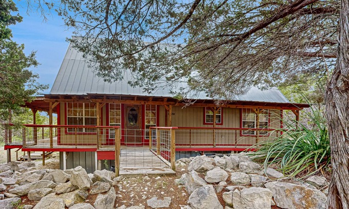 Canyon Lake Casa | 2-bedroom dog-friendly home with loft and spacious porch