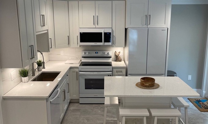 Sanibel Casa | 2 Bedroom Duplex - Close to Causeway / Walk to Nerita Beach!