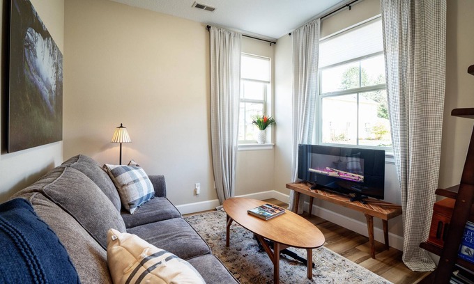 Corvallis Casa | 2 Bedroom - Everglade Townhome Southeast Corvallis Vacation Rental