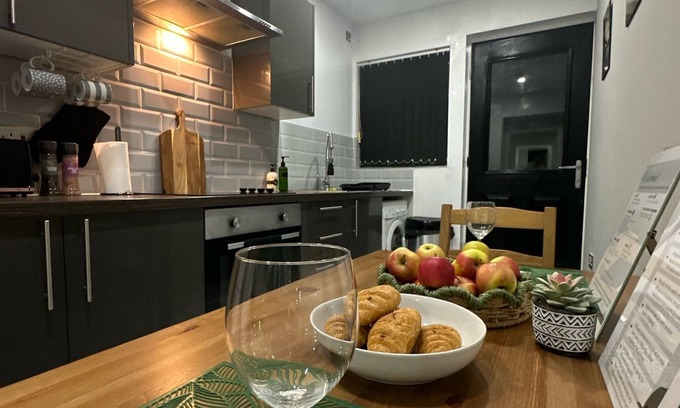 Plasnewydd Apartamento | 2 Bedroom flat With Hot Tub In Cardiff 15 mins walk to city centre