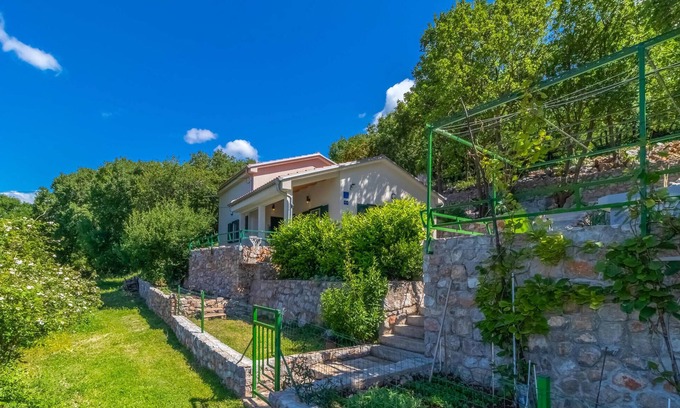 Novi Vinodolski Casa | Hermosa casa de 2 dormitorios en.