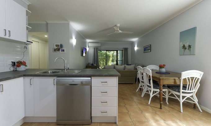 Port Douglas Apartamento | 2 BEDROOM GROUND FLOOR APARTMENT 500M TO THE BEACH AND CLOSE TO MAIN STREET