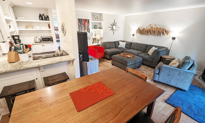 Sunriver Condominio | 2 Bedroom Ground Level Condo is the wonderfully located Abbot House complex - ABT04
