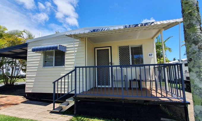 Alexandra Headland Cabina | 2 Bedroom Holiday Home 5 Berth - 2 Bedroom Holiday Home 5 Berth