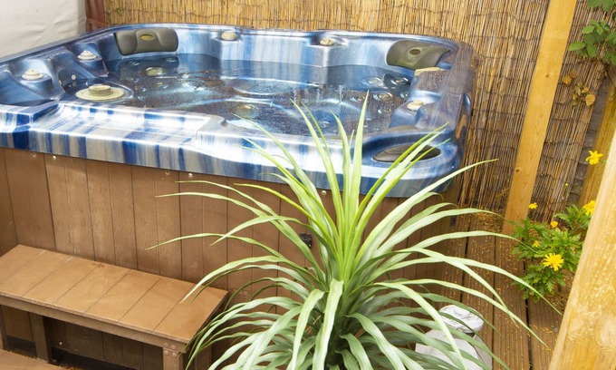 Christchurch Casa | 2 bedroom holiday home with hot tub