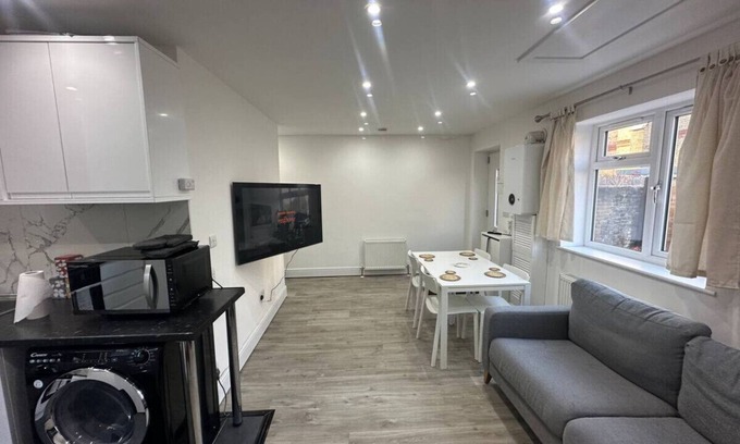 Lewisham Casa | 2 Bedroom house,BrownhillRd SE6
