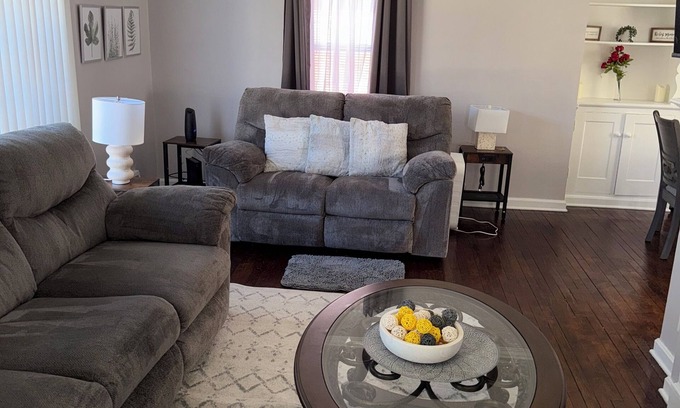 Cleveland Heights Casa | 2-bedroom house close to the Cleveland Clinic Main Campus w/fireplace and a den