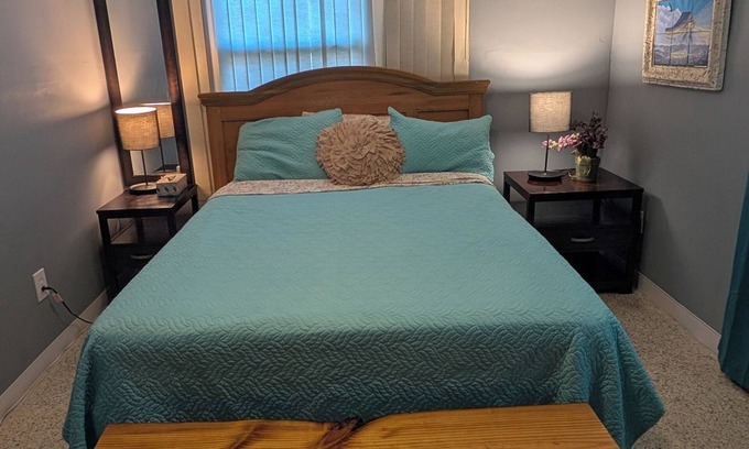 Disston Heights Casa | 2-bedroom house in brilliant St. Petersburg with WiFi, AC