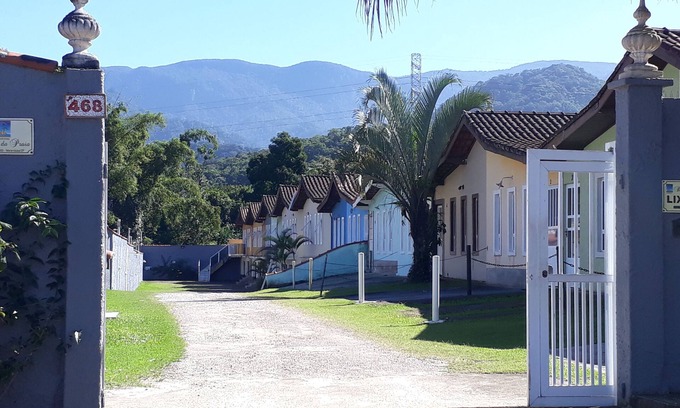 Maranduba Casa | 2 BEDROOM HOUSE IN CONDOMINIUM GARAGE 3 CARS WIFI BARBECUE. 250M FROM THE BEACH