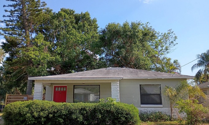 Sun Bay South Casa | 2-bedroom house in South Tampa with WiFi, AC Hammocks bikes and pet friendly!