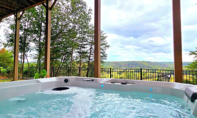 Ashland City Casa | 2-bedroom house in Ashland City, TN - 30 minutes from downtown Nashville